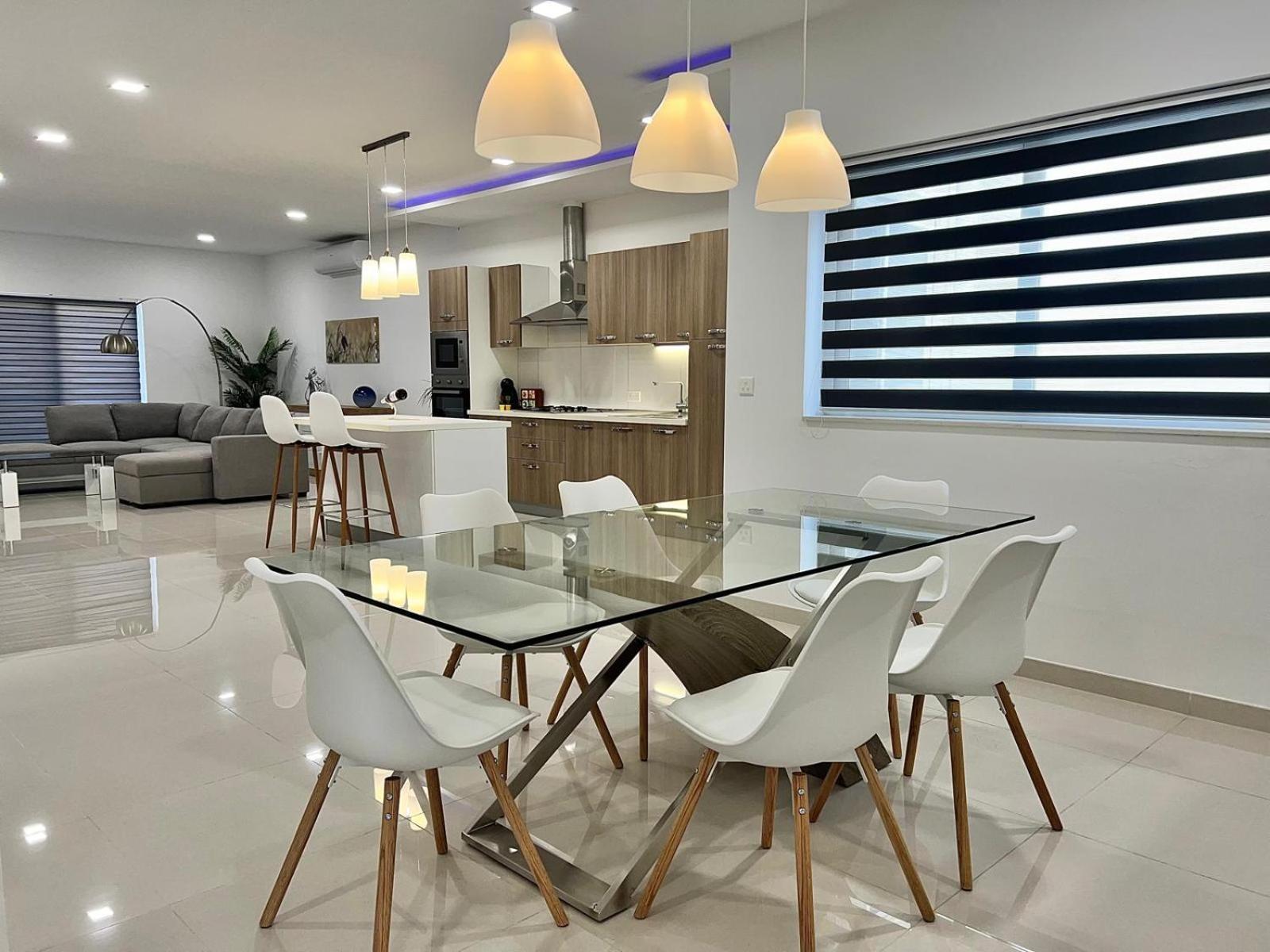 Carousel Apartment *