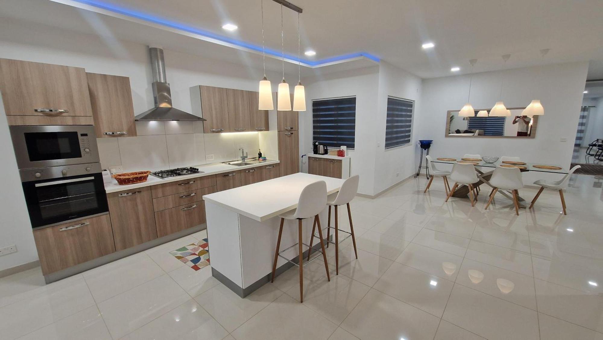 Carousel Apartment *