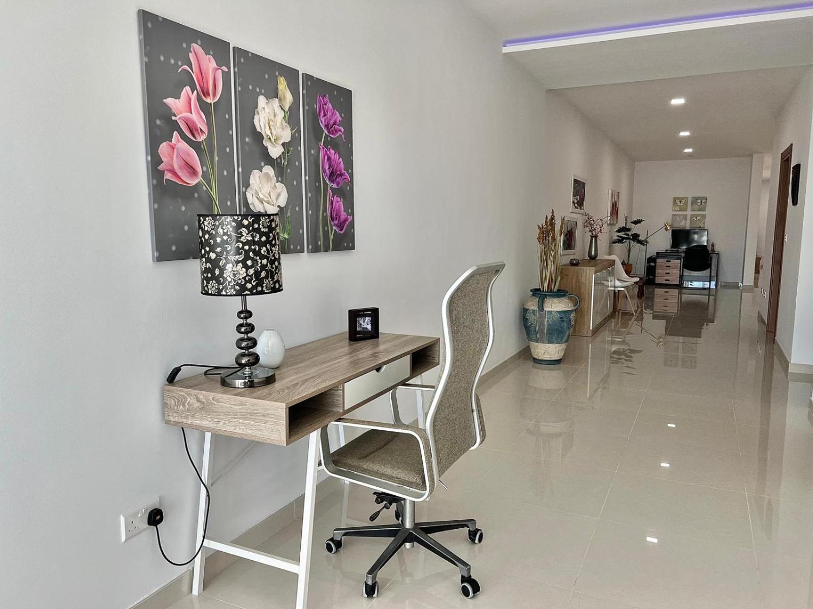 Carousel Apartment *